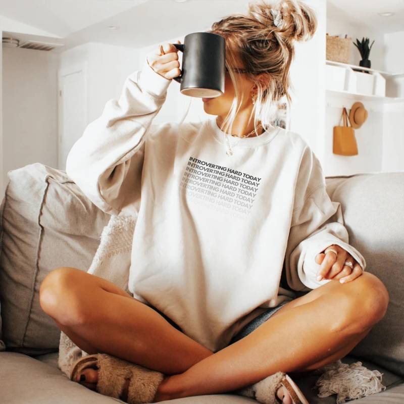 Introverting Hard Sweater・statement Pulli・boho Sweatshirt・trendiger Pulli・casual Pullover・unisex Sweater ・herbstmode・weihnachtsgeschenk von nurasart