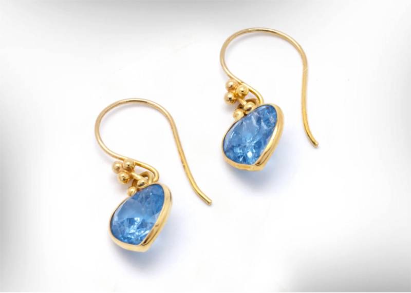 14K Gold Herz Ohrringe, Blue Topaz Dezember Bitrhstones, Valentinstag Ohrringe Für Sie von nuritdesignjewelry