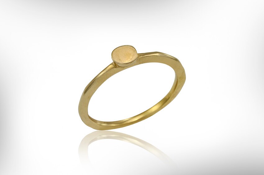 14K Gold Circle Plate Ring, Dünnes Zierliches Band von nuritdesignjewelry