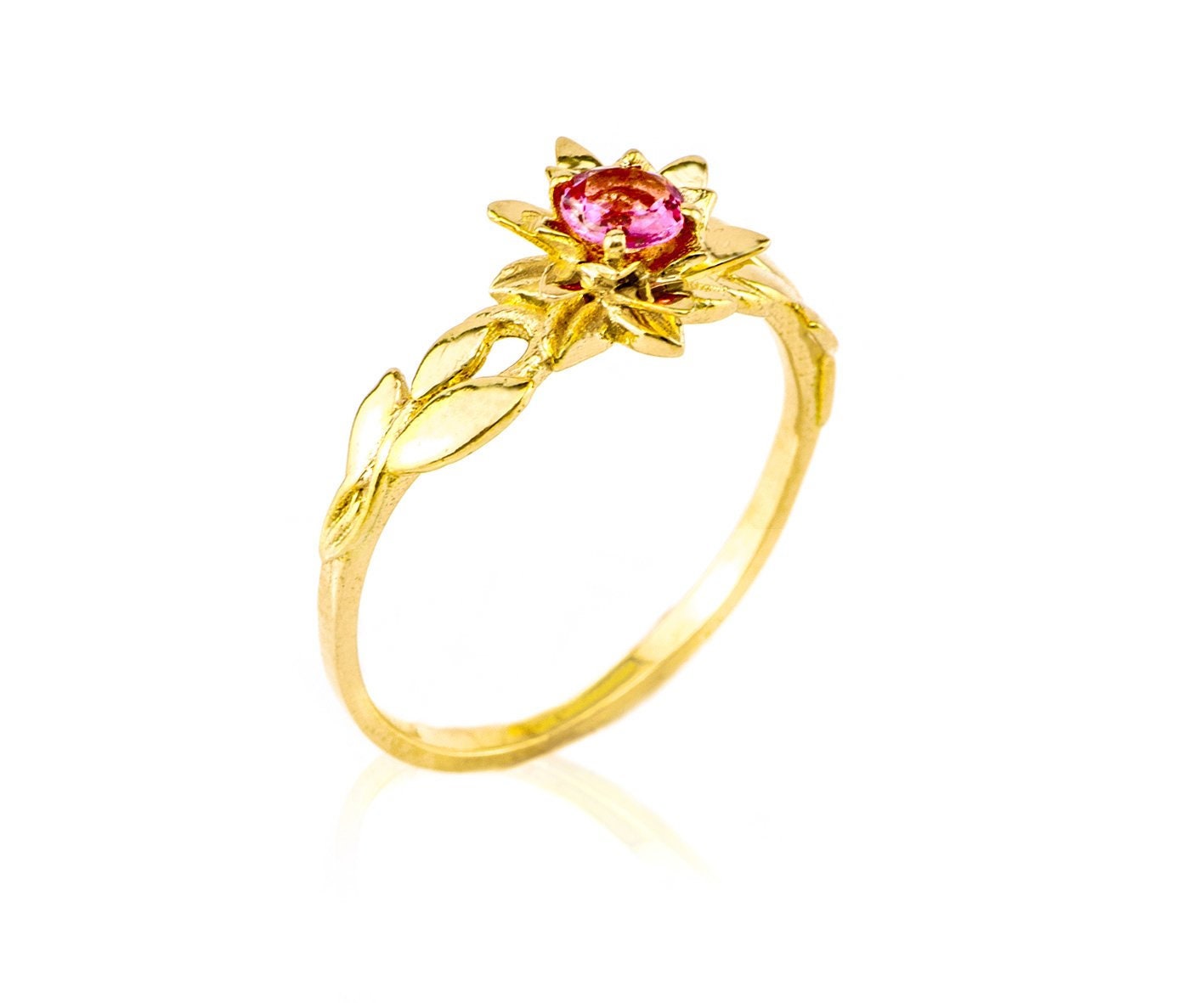 18K Gold Rubin Verlobungsring, Handgefertigtes Blatt Design von nuritdesignjewelry