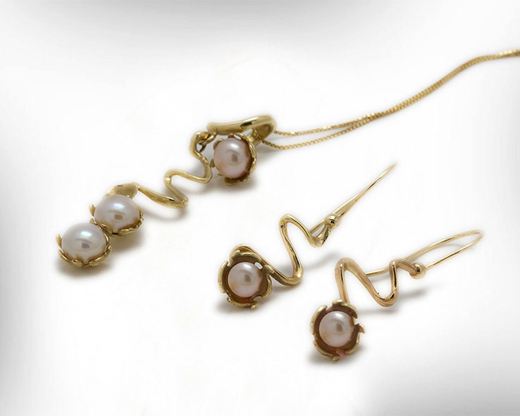 Gold Perlen Schmuck Set, Elegante Halskette & Ohrringe von nuritdesignjewelry