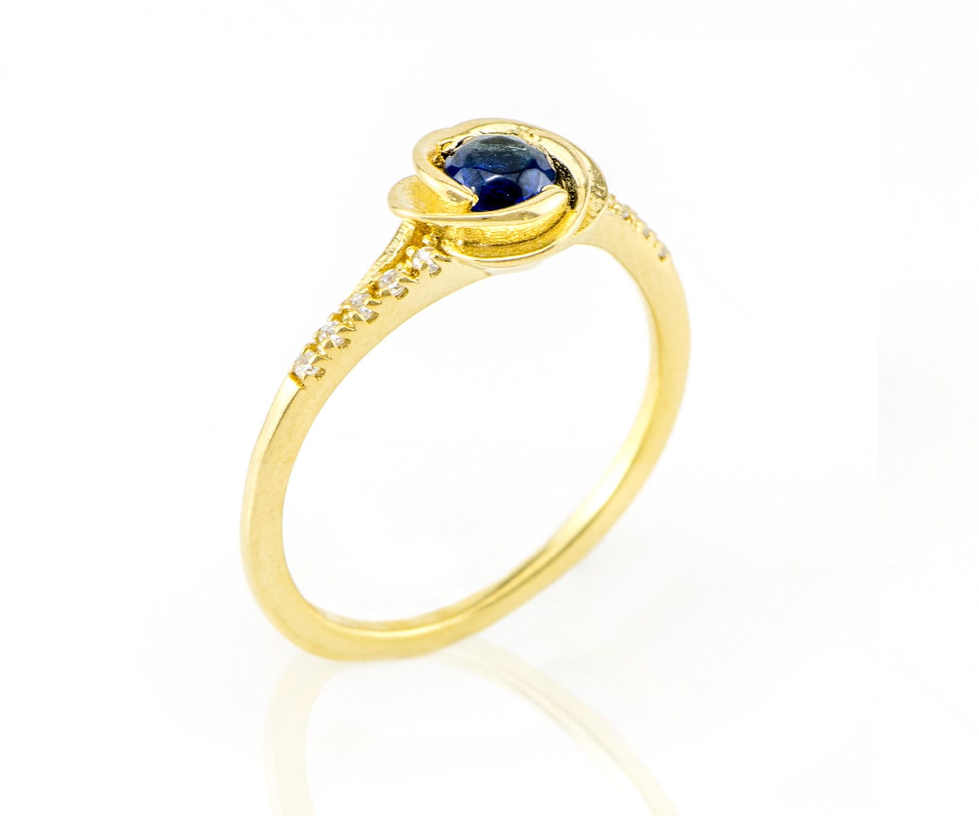 Vintage Blumen 18K Gold Saphir Verlobungsring, Handgefertigt von nuritdesignjewelry