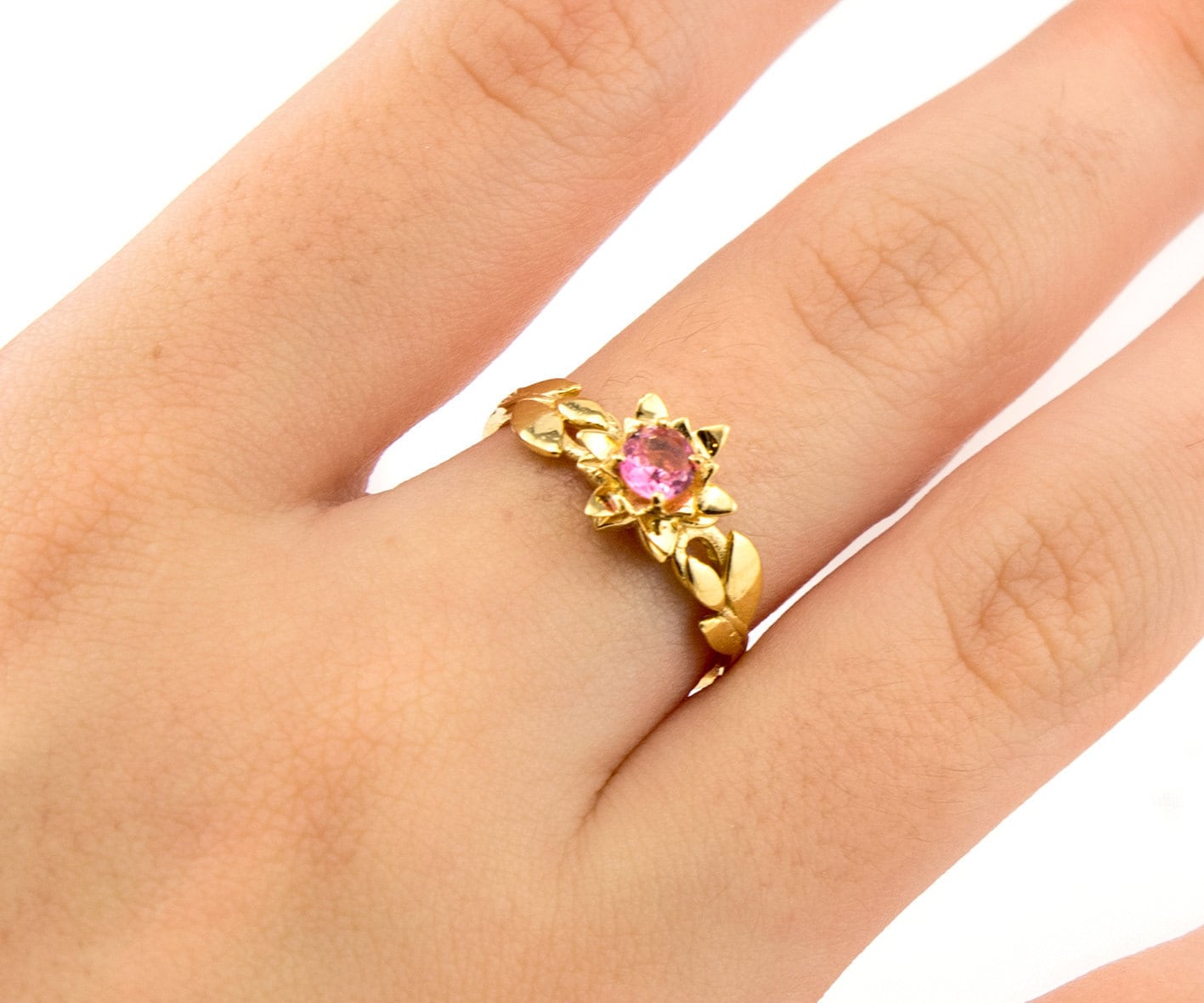 Handgemachte 14K Gold Blume Verlobungsring, Rubin Blätter Brautring von nuritdesignjewelry