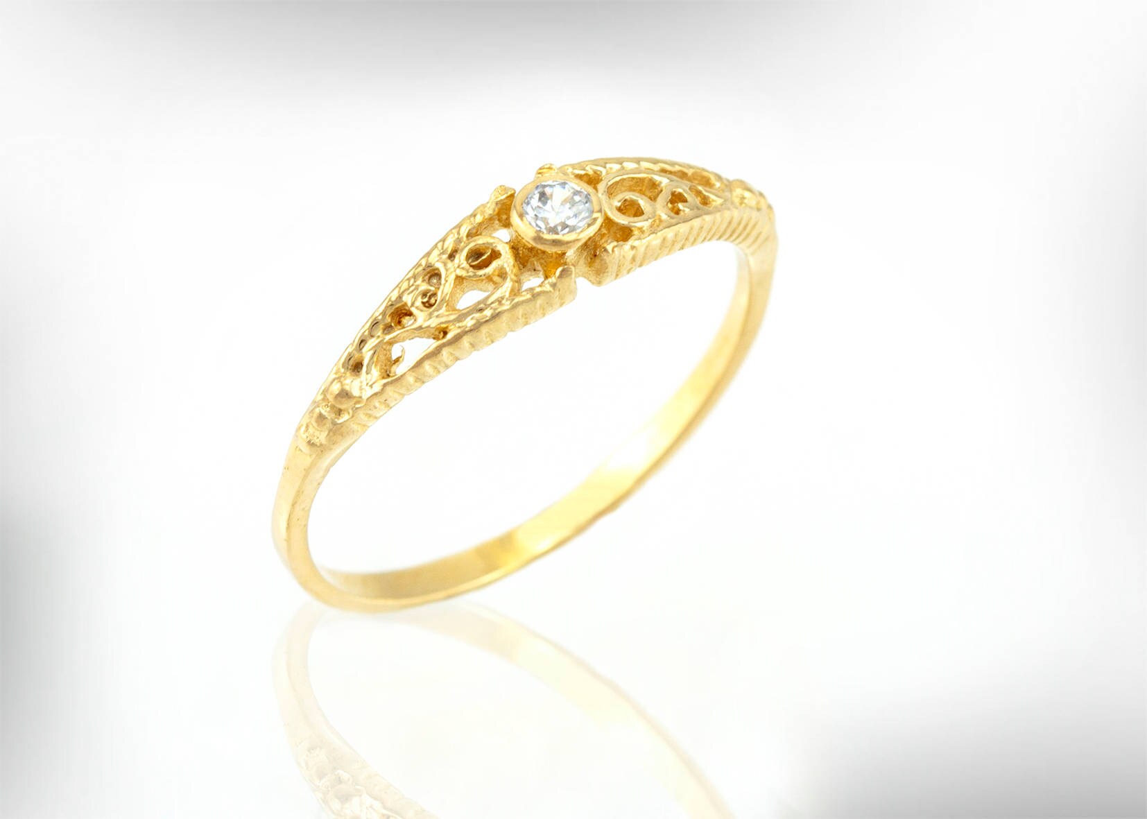 Filigrane Diamant 14K Gold Verlobungsring, Vintage Style von nuritdesignjewelry