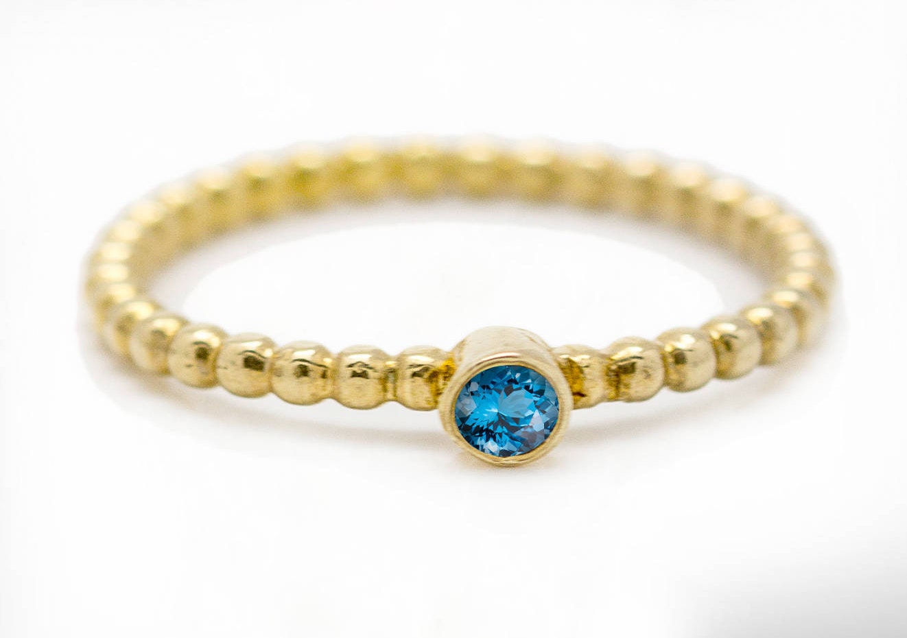 9K Gold Blautopas Ring, Dezember Geburtsstein Stapelring von nuritdesignjewelry