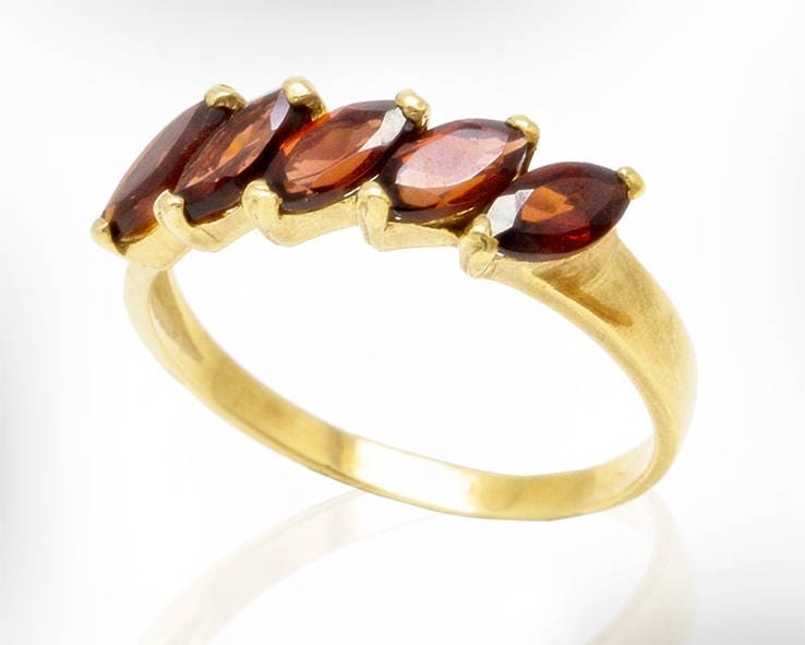 9K Gold Granat Birthstone Ring, Handgemachter Januar Schmuck von nuritdesignjewelry