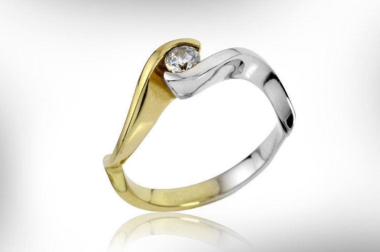 Gold Verlobungsring Für Frauen, Einzigartiger Verlobungsring, Two Tune 14K Und Diamant Versprechensring, Solitär Brautring, Wellenring von nuritdesignjewelry