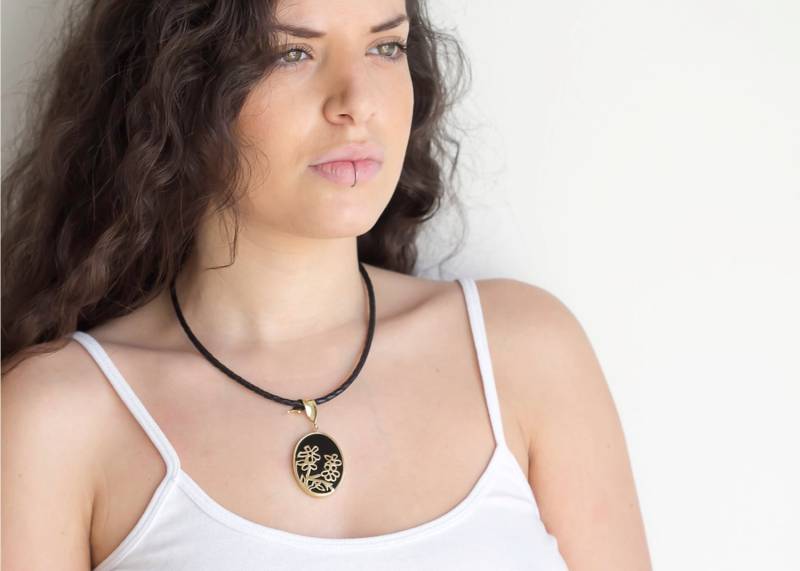 Handgefertigte Halskette Mit Anhänger, Schwarzer Onyx, Silber Vergoldet, Lederband von nuritdesignjewelry