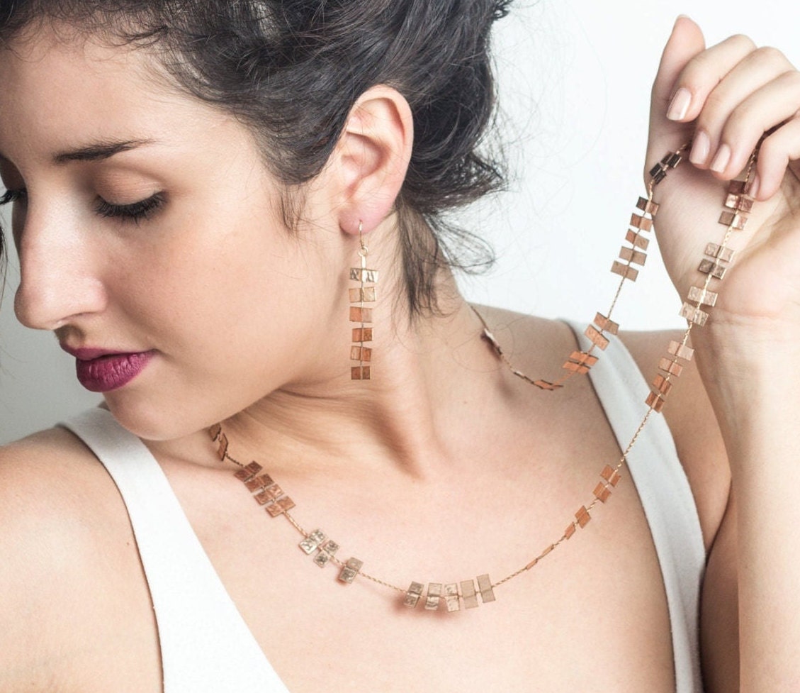 Handgefertigtes Rosegold-Schmuckset Lange Kette & Ohrringe von nuritdesignjewelry