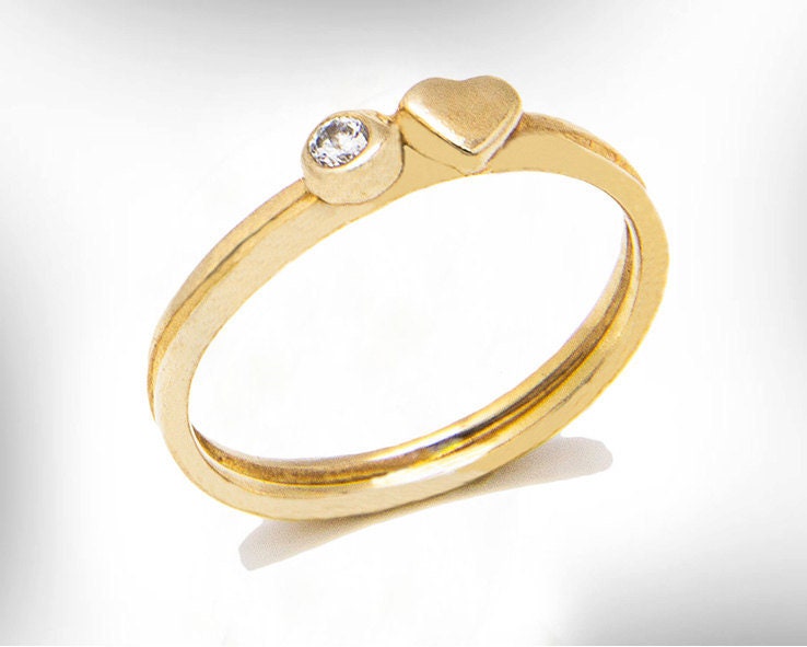 Herz Diamant 14K Gold-Verlobungsring, Zarte Stapelbarer Versprechensring von nuritdesignjewelry