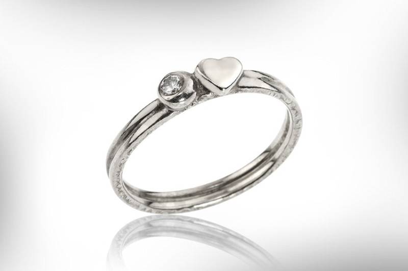 14K Weißgold Herz Diamant Verlobungsring, Zierlicher Brautring von nuritdesignjewelry