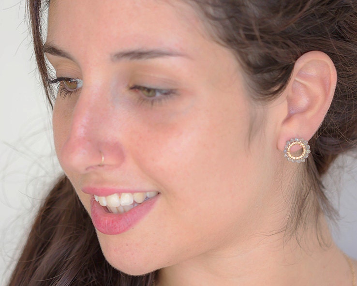 Handgemachte Gold Filled Labradorit Ohrstecker, Edelstein Kreis Beiträge von nuritdesignjewelry