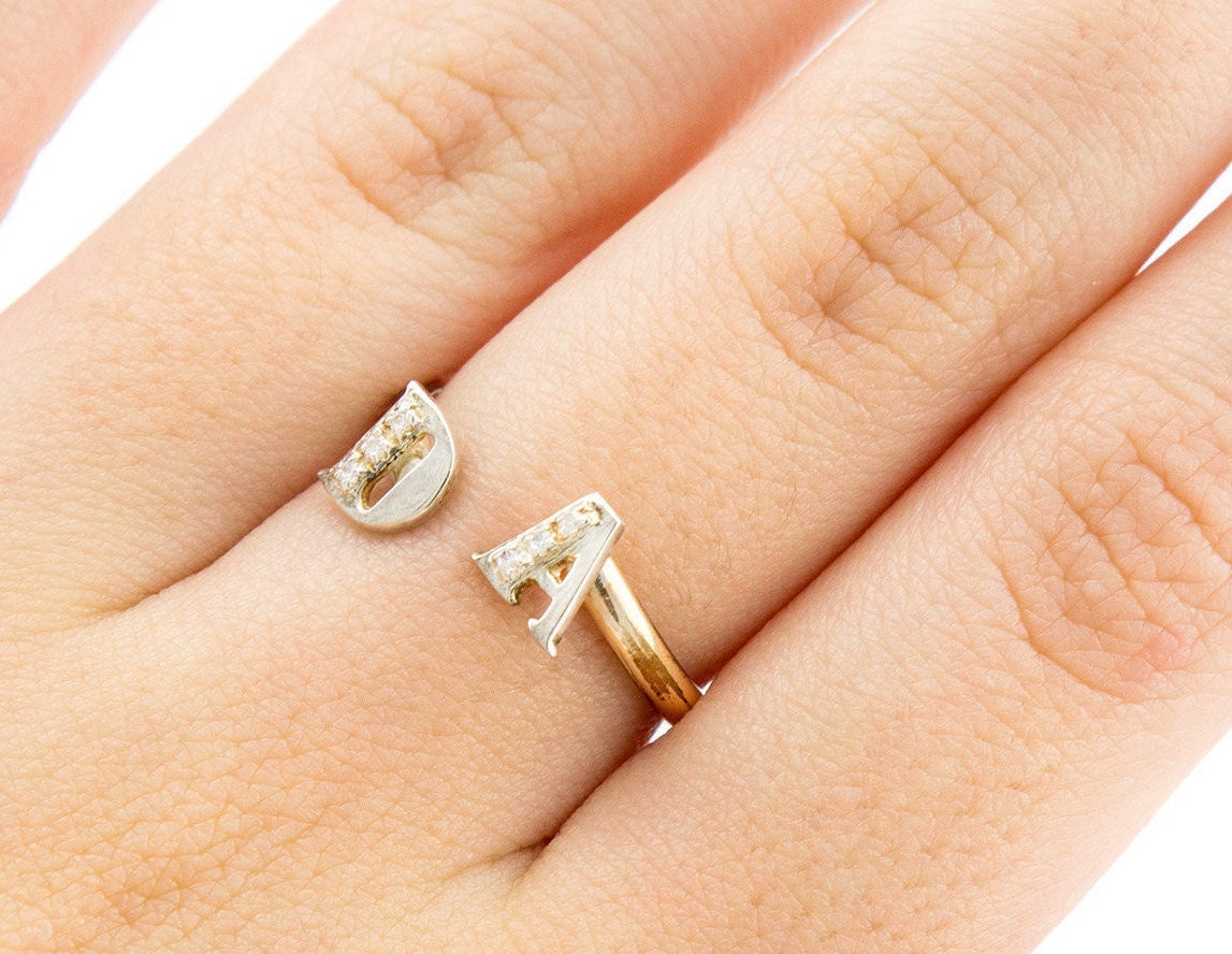 Perdonalisierter Ring Für Frauen Gold, Versprechen Geschenk Sie, Stapelbarer Buchstabenring Freundin Geschenk, Initialenring Mit Edelsteinen von nuritdesignjewelry