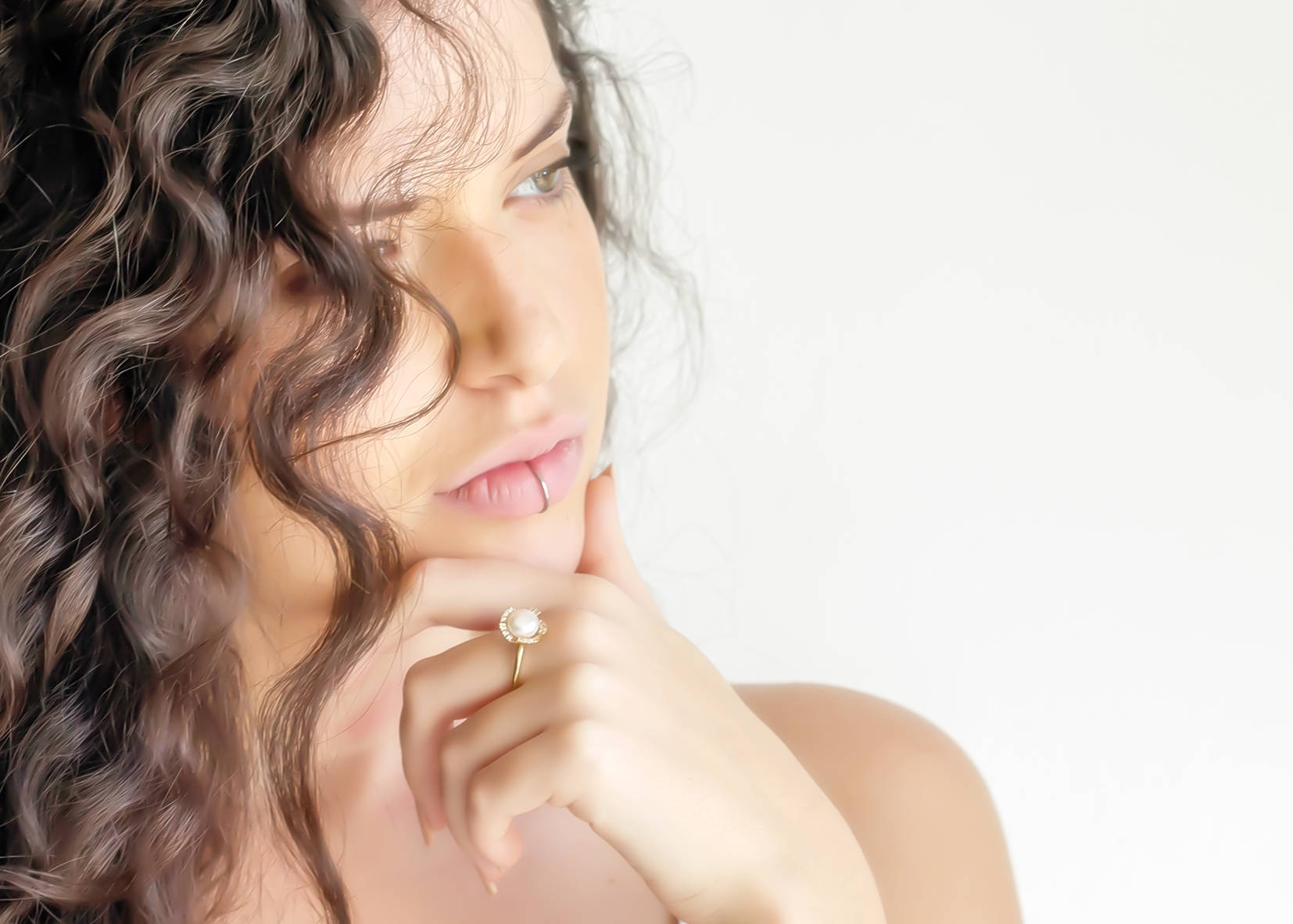 18K Gold Perle Verlobungsring, Blumen Diamant Halo von nuritdesignjewelry