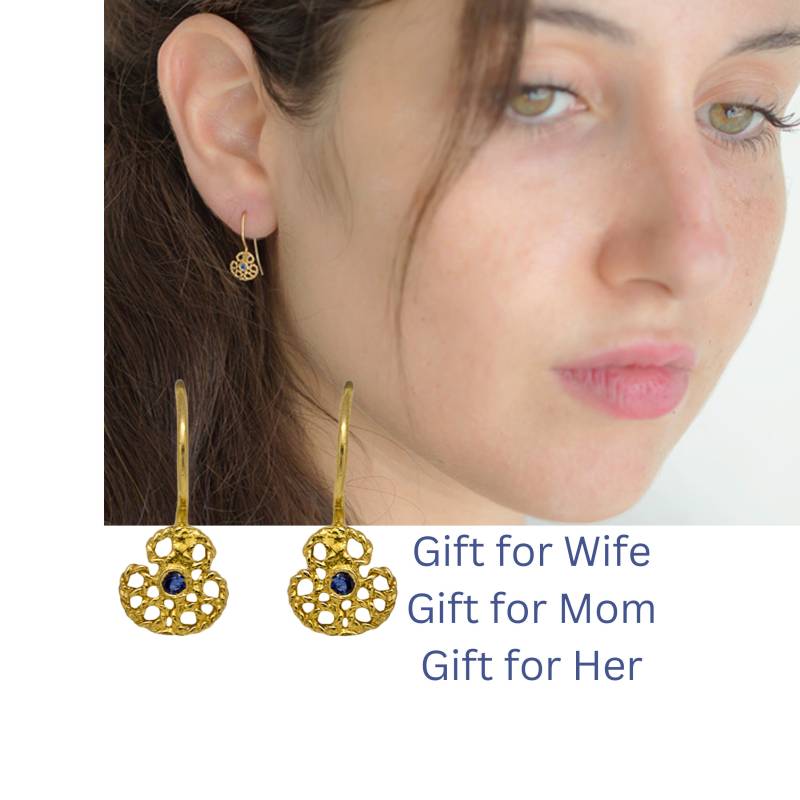 Gold Spitze Blumen Saphir Tropfen Ohrringe, Zarte Filigrane von nuritdesignjewelry