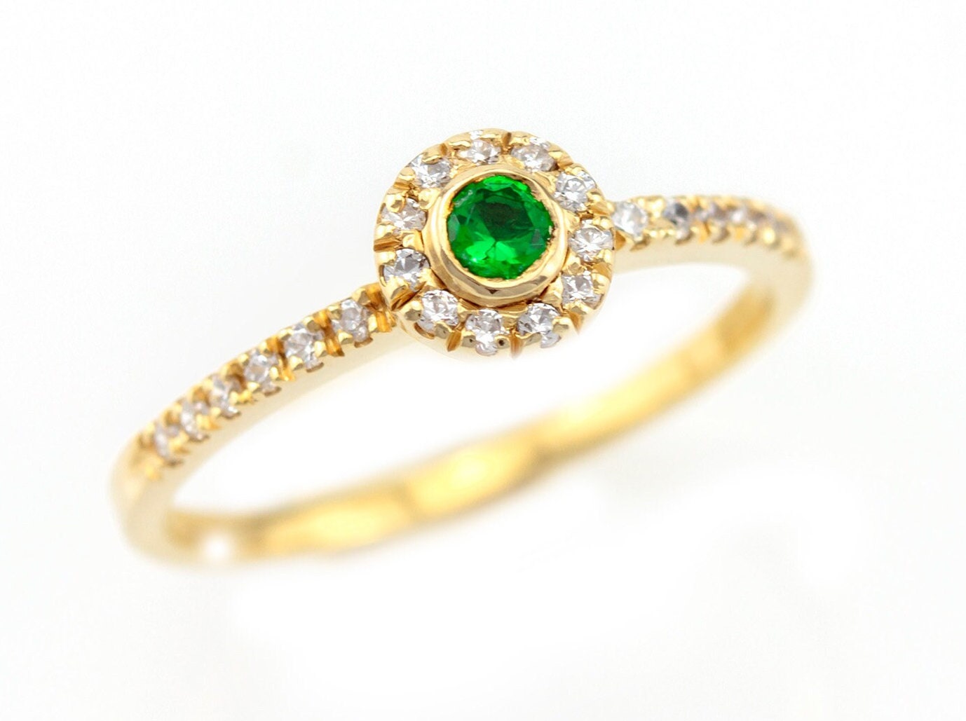 Smaragd Verlobungsring, Vintage 14K Gold Diamond Halo, Mai Geburtsstein von nuritdesignjewelry