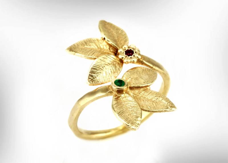Art Deco 9K Gold Blumenring, Rubin Smaragd Geburtsstein Ring von nuritdesignjewelry