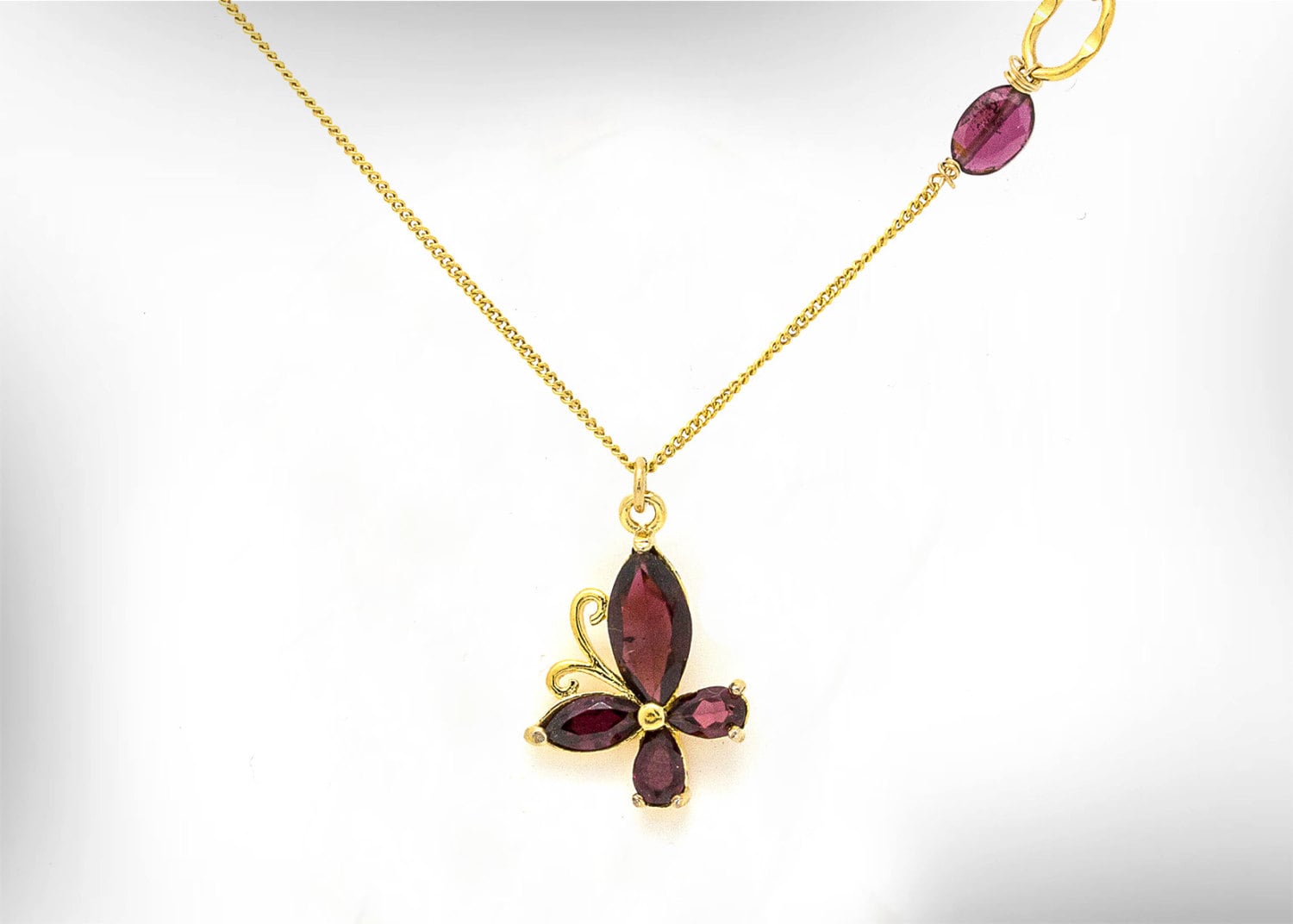 Zarte Schmetterling Anhänger Halskette, Granat Januar Geburtsstein Geschenk Für Sie, Edelstein Schmuck Frauen von nuritdesignjewelry