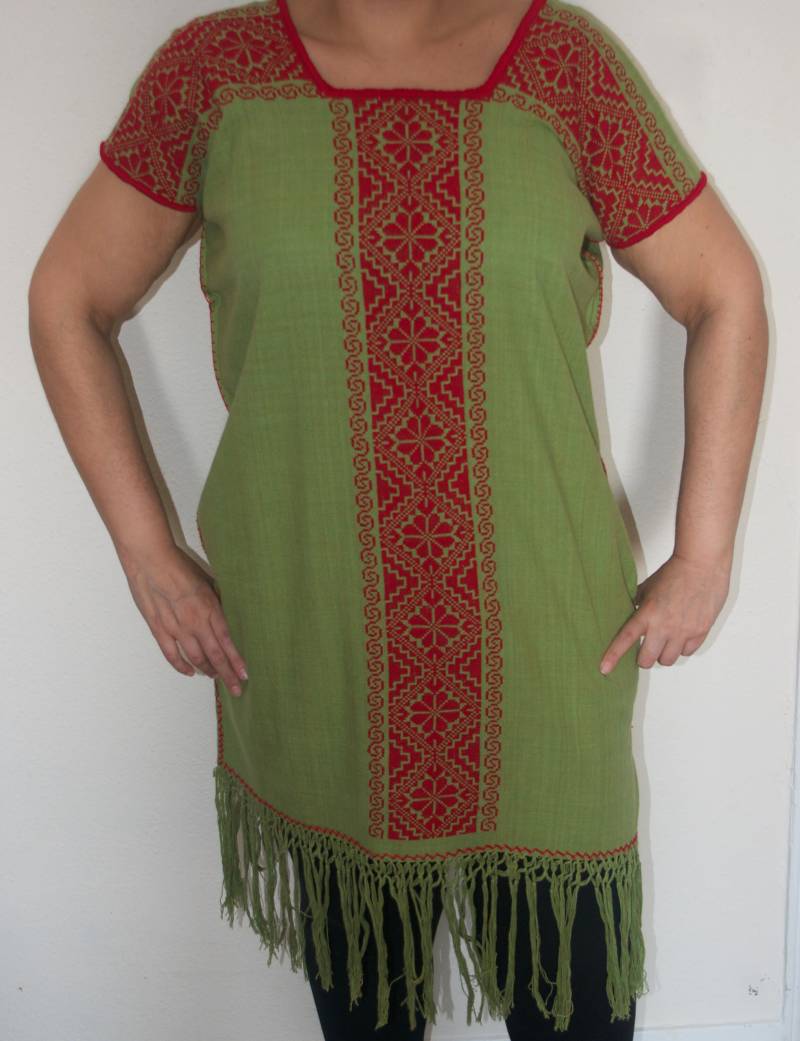Grünes Und Rotes Baumwollkleid Grünes Und Rotes Baumwollkleid von nuuktalcircle