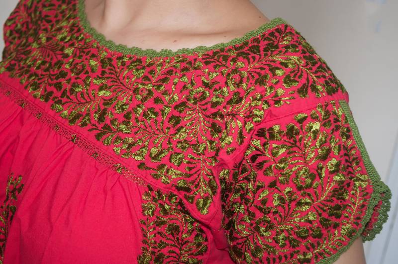 Wassermelone Baumwollbluse Mit Dunklen Gelbgrünen Stickerei Wassermelone Baumwollbluse Mit Dunklen Gelbgrünen Stickerei von nuuktalcircle