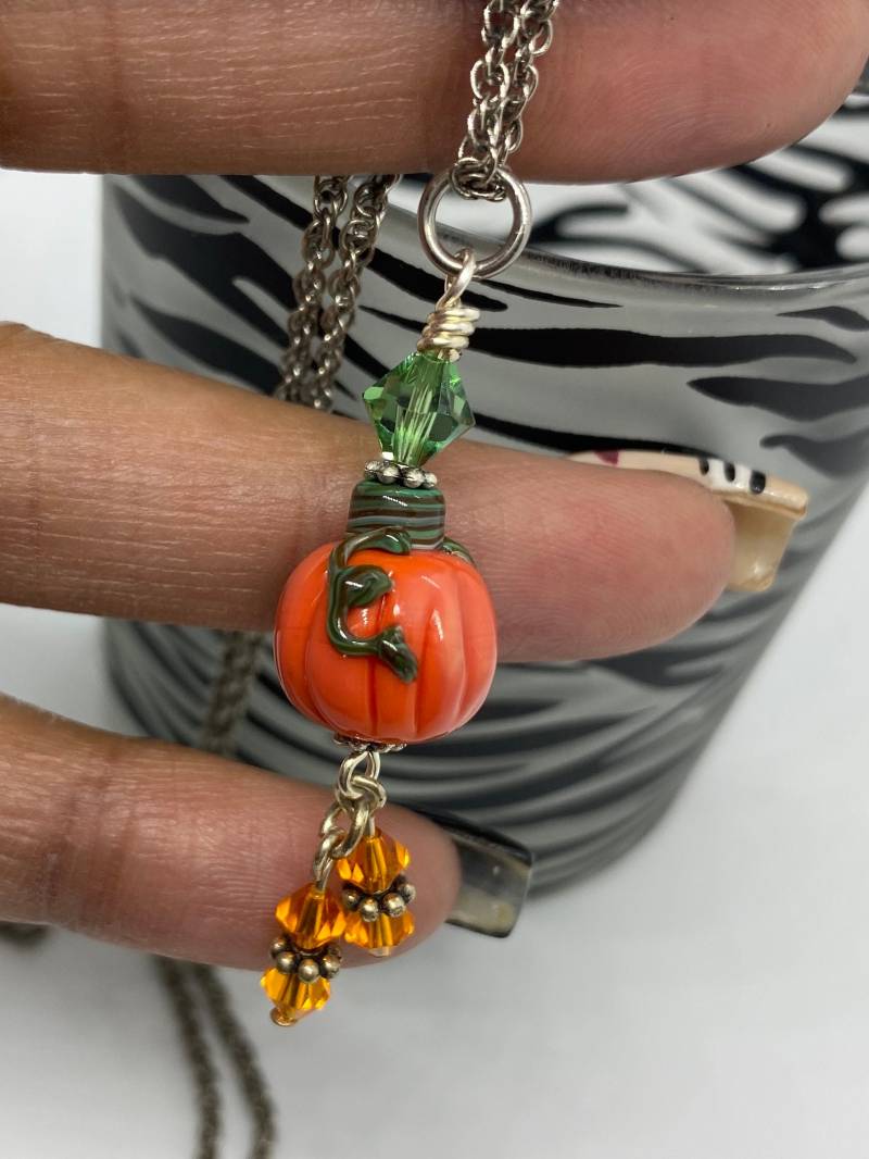 Handgefertigte Lampwork Fokale Anhänger Reißverschluss Geldbörse Charme Schlüsselanhänger Halloween Thema Kürbis Hexe Cherub von nycfashionconnection