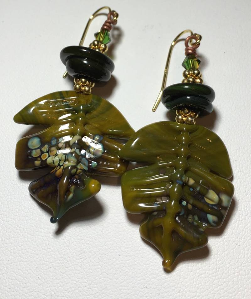 Olivgrüne Blatt Ohrringe, Herbstblatt Grüne Blätter, Lampwork Handgemachte Ohrringe Olivgrüne Blatt Ohrringe, Herbstblatt Grüne Blätter, Lampwork Handgemachte Ohrringe von nycfashionconnection