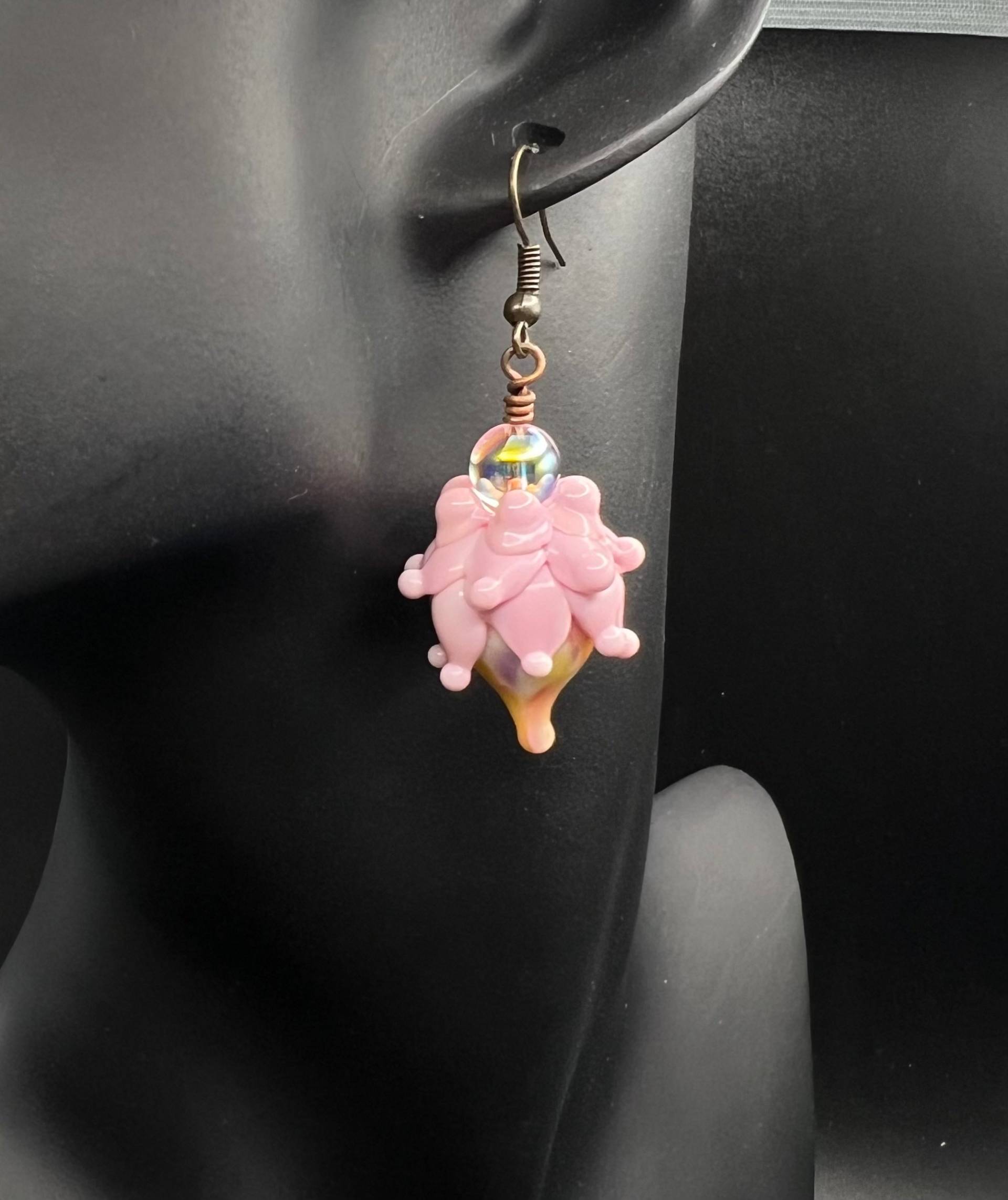 Rosa Blumen Ohrringe, Lotusblumen Anhänger, Handgefertigte Lampwork Mehrfarbiger Blumenschmuck, Ooak Rosa Blumen Ohrringe, Lotusblumen Anhänger, Handgefertigte Lampwork Mehrfarbiger Blumenschmuck, Ooak von nycfashionconnection