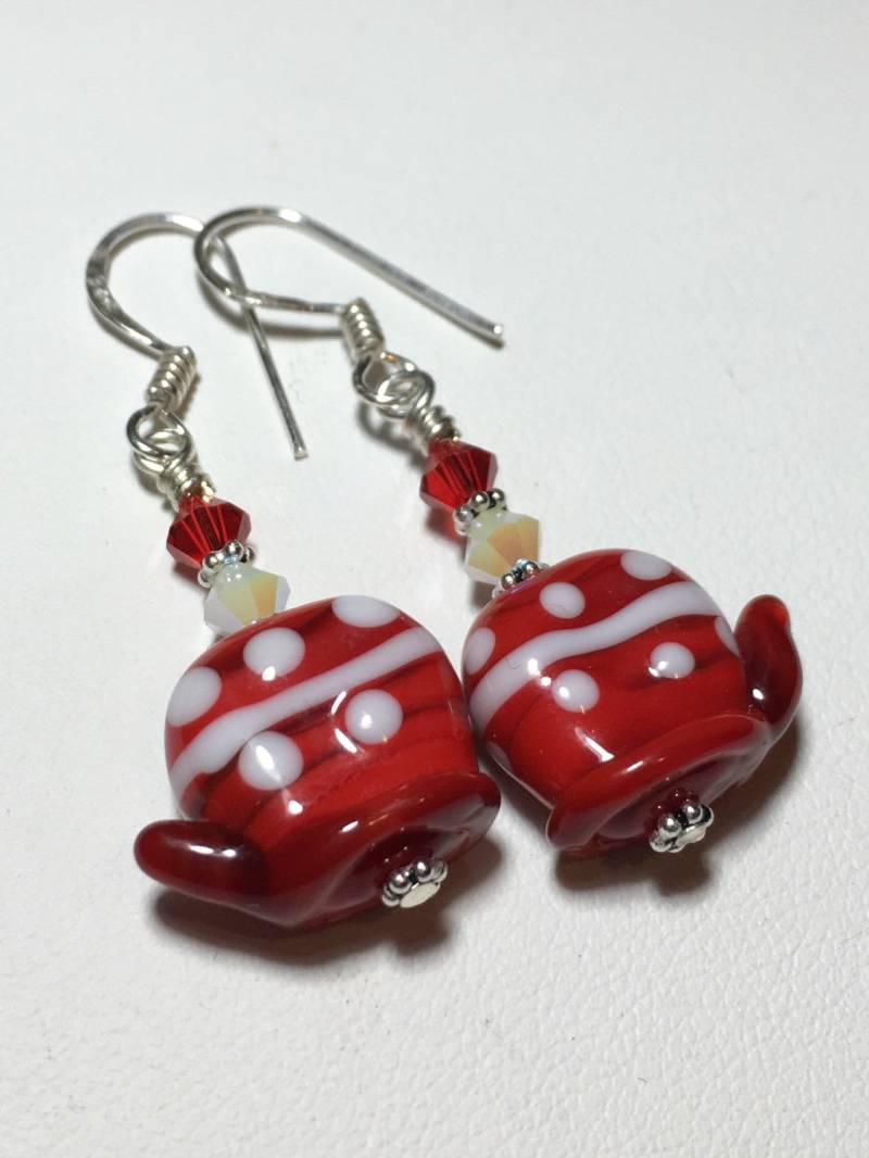 Rote Handschuhe Ohrringe, Lampwork Winter Handschuh Handgemachte Rote Fäustlinge Schmuck, Weihnachtsohrringe von nycfashionconnection