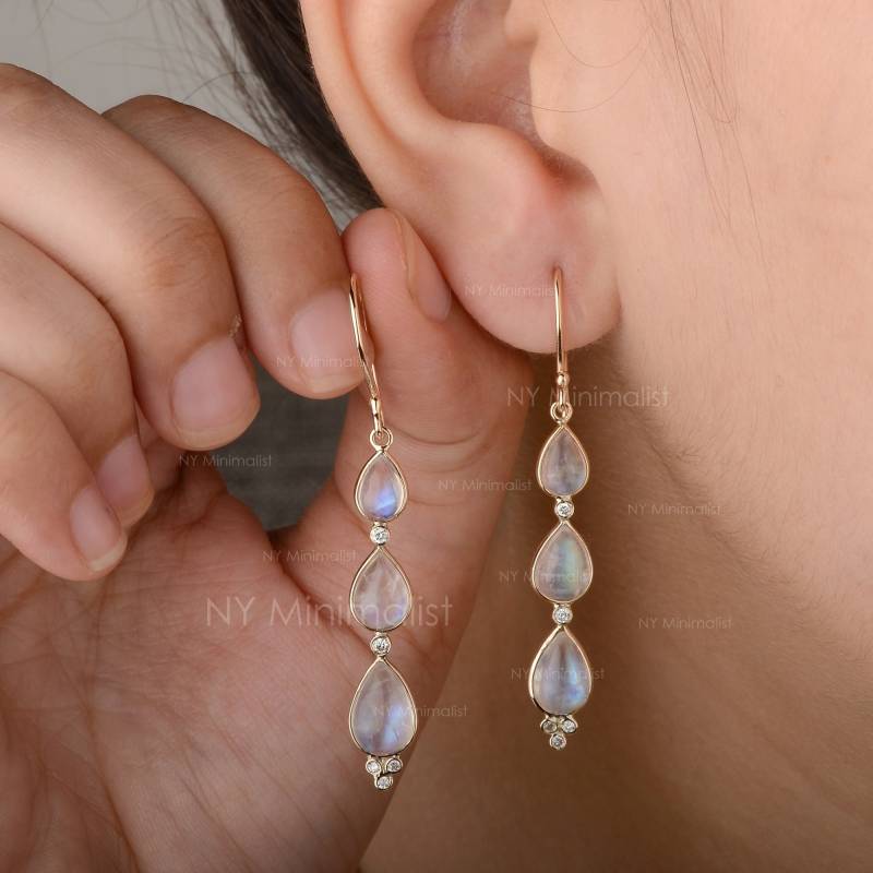 14K Gold Regenbogen Mondstein Diamant Ohrringe Handgemachter Verlobungsschmuck von nyminimalist