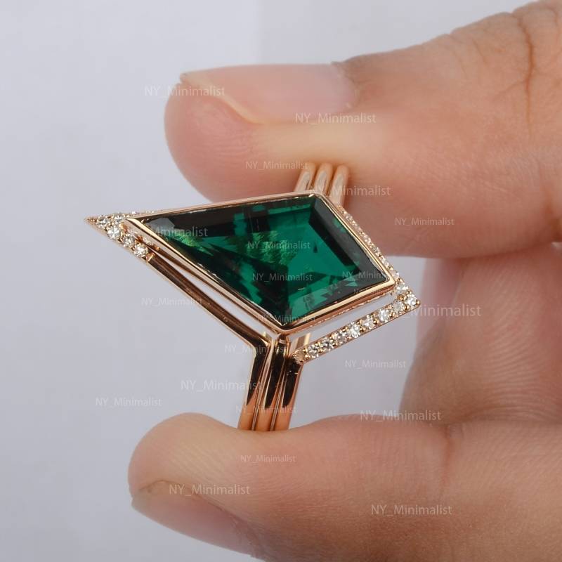 Drachen Form Labor Erstellt Smaragd Ring Set in Massivem 14K Gelbgold Diamant Verlobungsring Von 3 Stück Handgefertigten Feinen Schmuck von nyminimalist