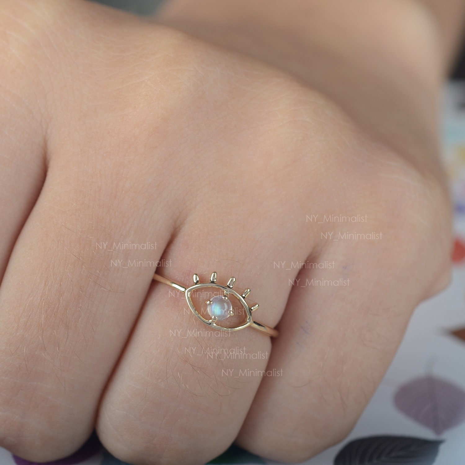 Handgemachter 14K Gold Mondstein Evil Eye Ring Schutz Schmuck von nyminimalist