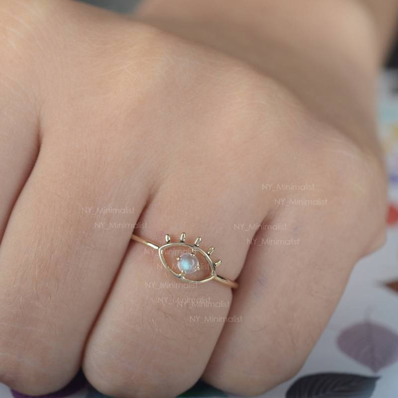 Handgemachter 14K Gold Mondstein Evil Eye Ring Schutz Schmuck von nyminimalist
