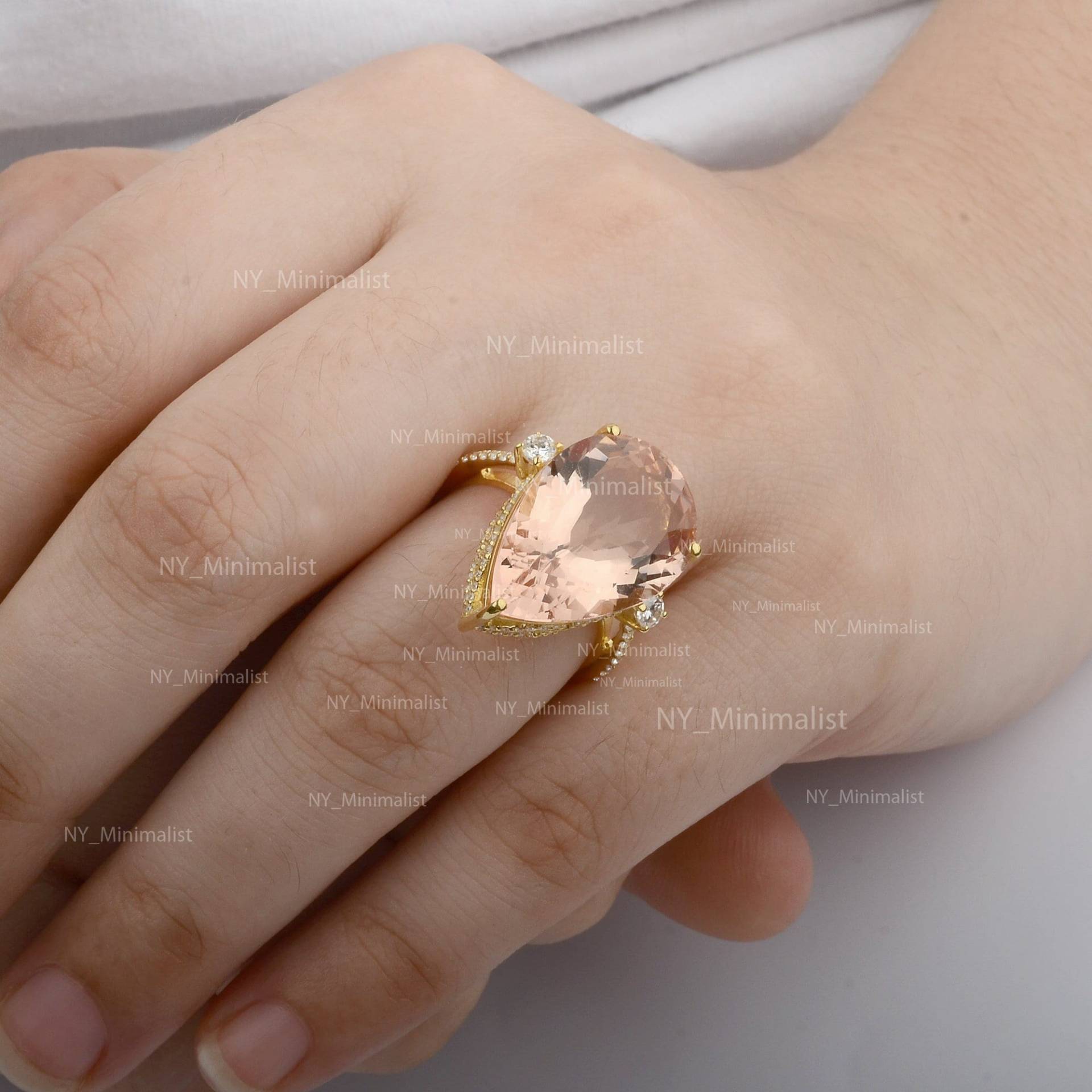 Solide 18K Gelbgold Natürliche Big Pear Cut Pfirsich Morganit Smaragd Und Diamant Einzigartige Verlobungsring Zertifiziertes Art-Deco-Schmuckgeschenk von nyminimalist