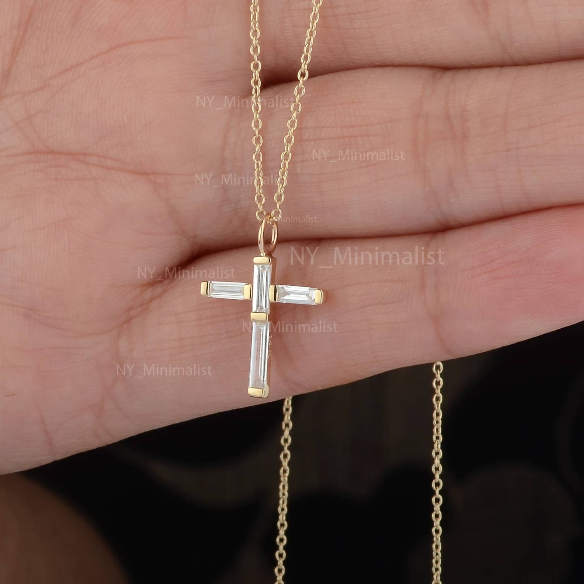 Zertifizierte Echte Vs-G-Qualität 0, 40 Ct. Baguette Diamant Kreuz Halskette Massiv 18K Gelbgold Minimalist Religiöses Anhänger Schmuck von nyminimalist