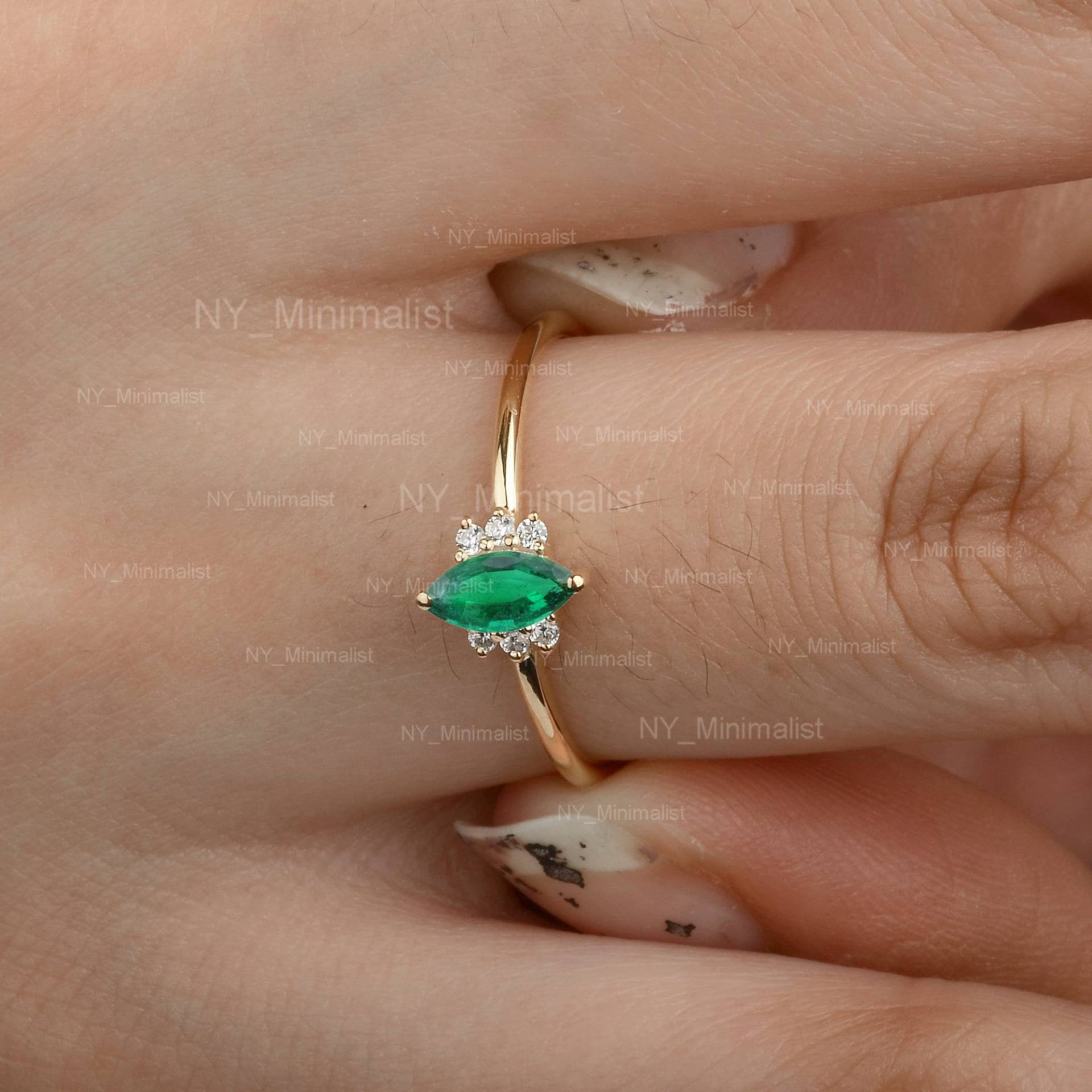 stapelbarer Smaragdring, Marquise Smaragd Diamant Ehering, Natürlicher Massiv 14K Gelbgold Ring, Jubiläumsgeschenk von nyminimalist