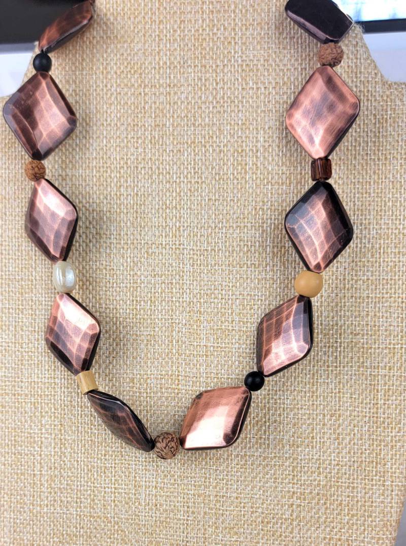 Kupfer Statement Halskette Diamant Perlen, Holz Akzente, Handgemachter Schmuck Kupfer Statement Halskette Diamant Perlen, Holz Akzente, Handgemachter Schmuck von o8sis