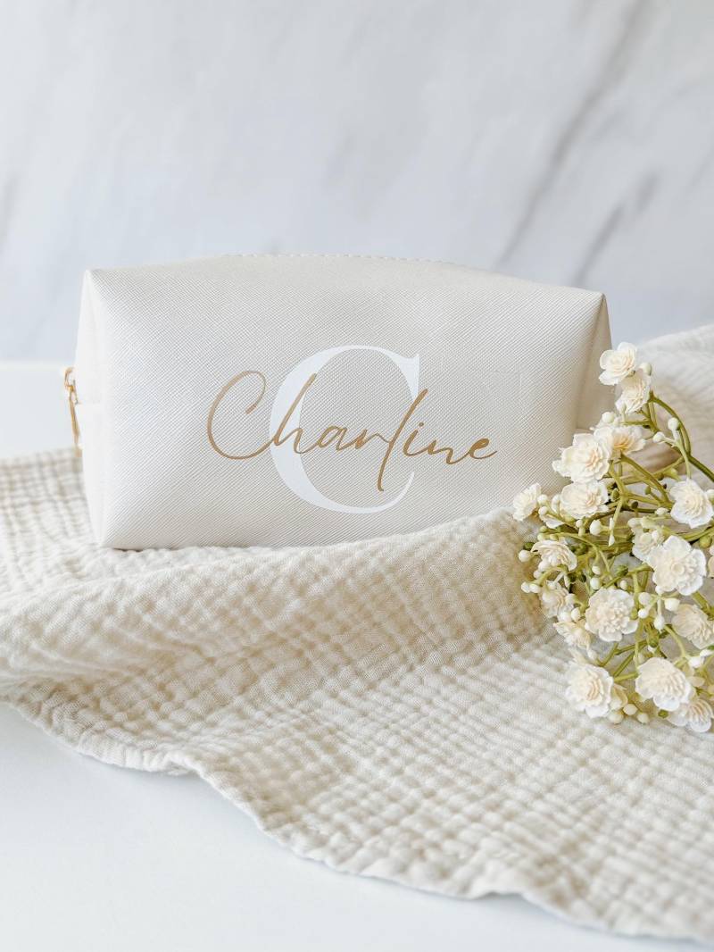 Kosmetiktasche Personalisiert Mit Name & Initialen - Schminktasche Geschenkidee Für Frauen Geschenk, Ideal Reisen Oder Den Alltag Kosmetiktasche Personalisiert Mit Name & Initialen - Schminktasche Geschenkidee Für Frauen Geschenk, Ideal Reisen Oder Den Alltag von oHerzenswunsch