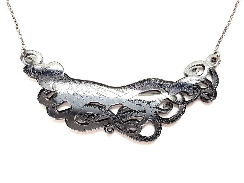 Oktopus-Halskette Aus Kühlem, Stahlverspiegeltem Acryl Oktopus-Halskette Aus Kühlem, Stahlverspiegeltem Acryl von obscenerie