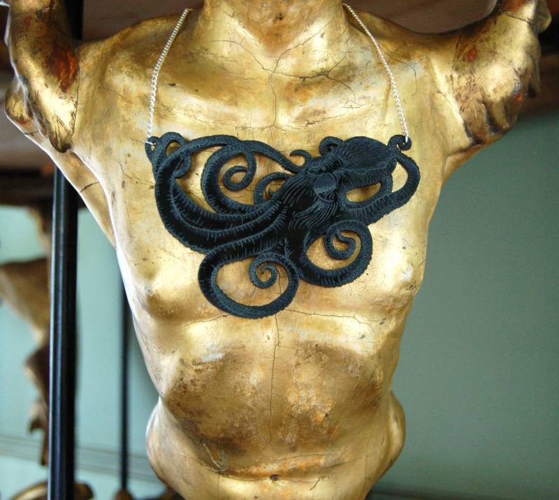 Schwarze Acryl Oktopus Halskette von obscenerie