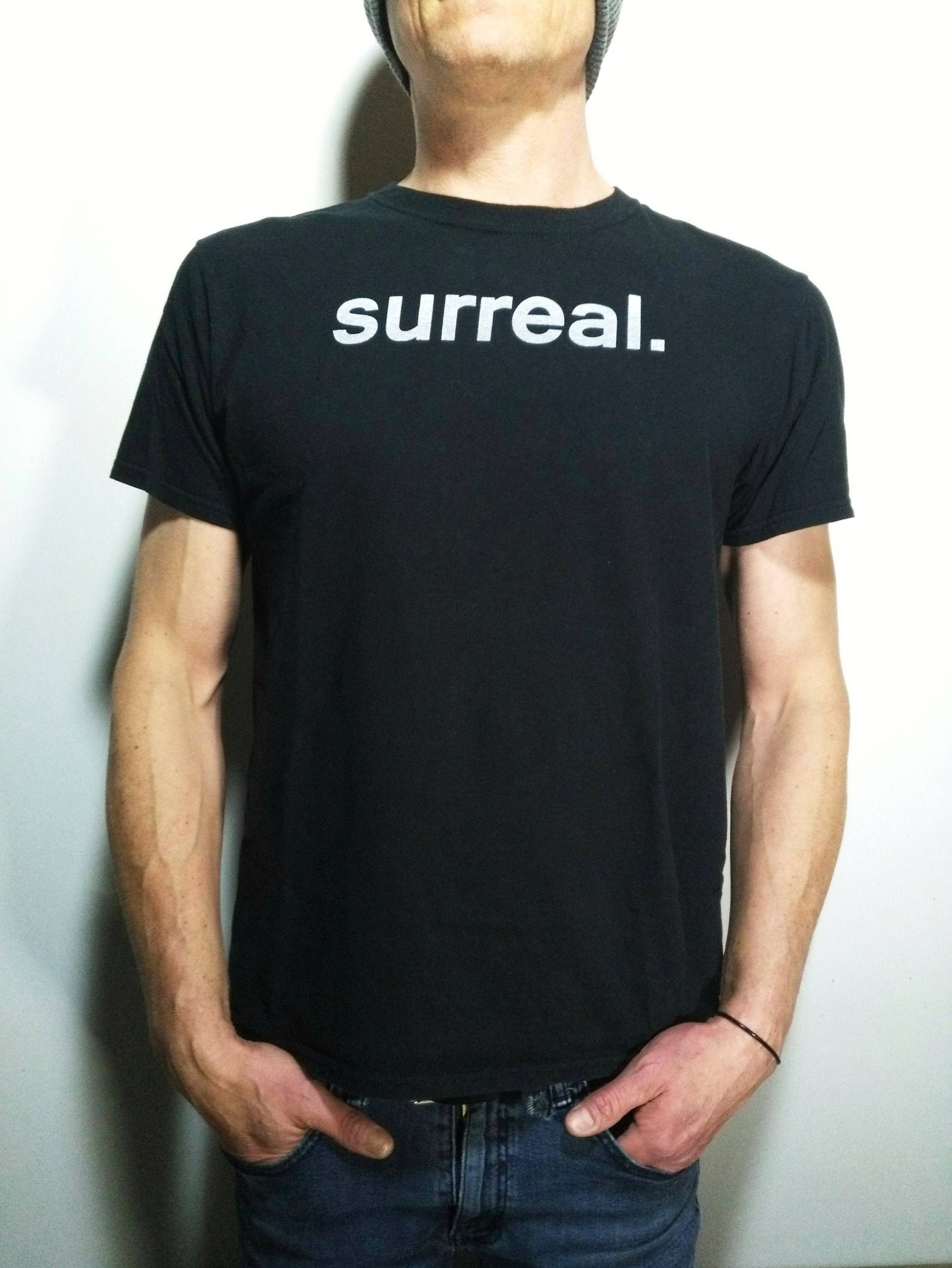 Surreales Grafik-T-Shirt Unisex-Siebdruck-T-Shirt, Originalkunstwerk von obviousworld