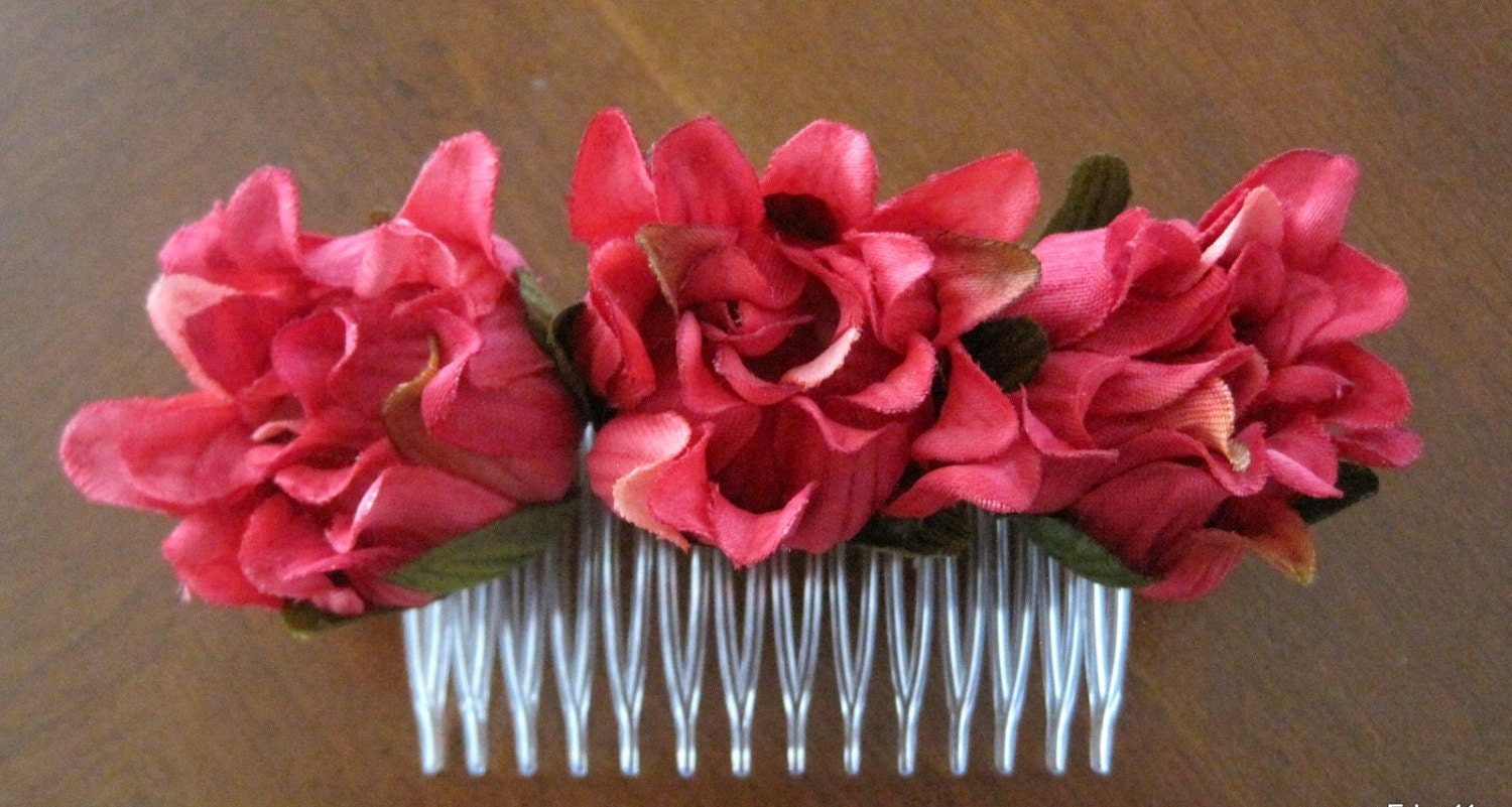 Dreifach Fuchsia Pink Dahlie Knospe Poly Seide Blume Haarkamm Dreifach Fuchsia Pink Dahlie Knospe Poly Seide Blume Haarkamm von oceansEdge11