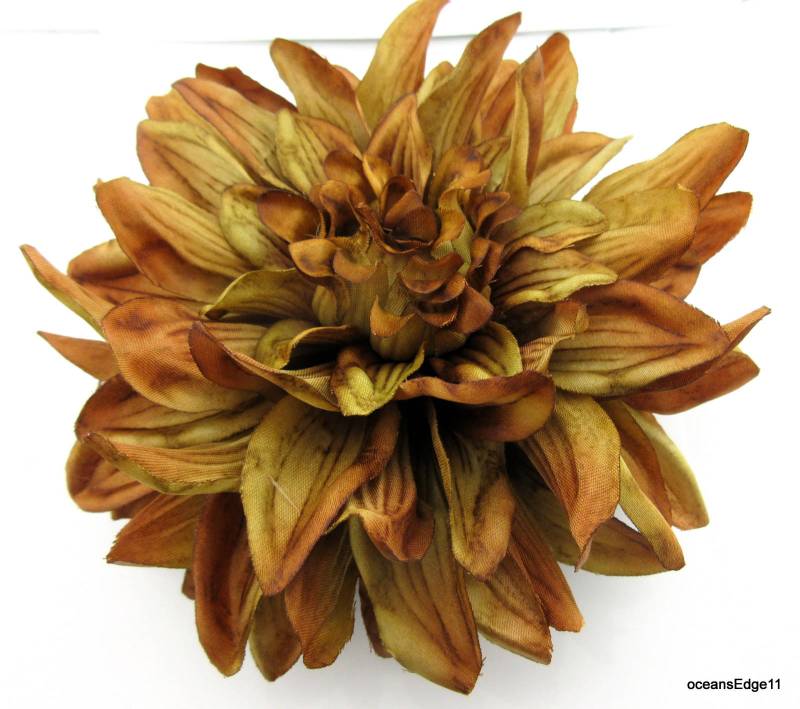 Große 6 "Braun Goldene Dahlie Poly Seidenblumen Brosche Große 6 "Braun Goldene Dahlie Poly Seidenblumen Brosche von oceansEdge11