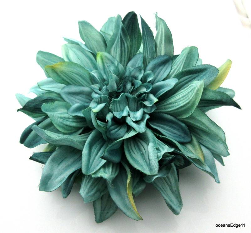 Große 6 "Bunte Blaue Salbeigrüne Dahlie Poly Silk Blumenbrosche von oceansEdge11