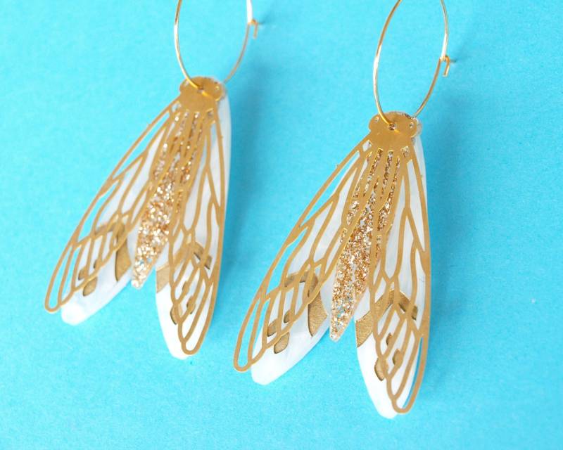Messing Insekt Hoop Ohrringe Mit Weiß Und Gold Laser Cut Acryl von oddspark