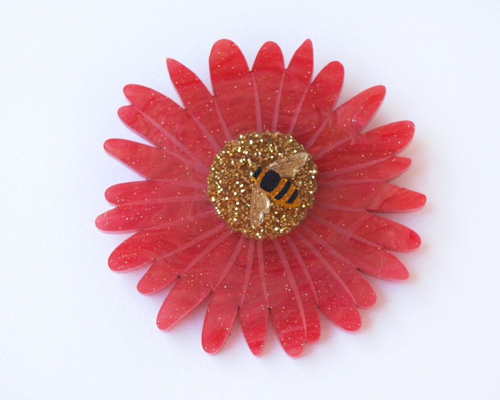 Rosa Gerbera & Bee Brosche in Glittery Acryl Rosa Gerbera & Bee Brosche in Glittery Acryl von oddspark