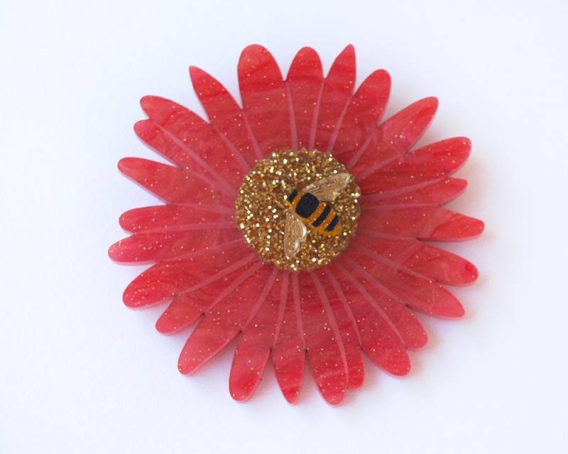 Rosa Gerbera & Biene Brosche Aus Glitzernden Rosa Acryl Rosa Gerbera & Biene Brosche Aus Glitzernden Rosa Acryl von oddspark