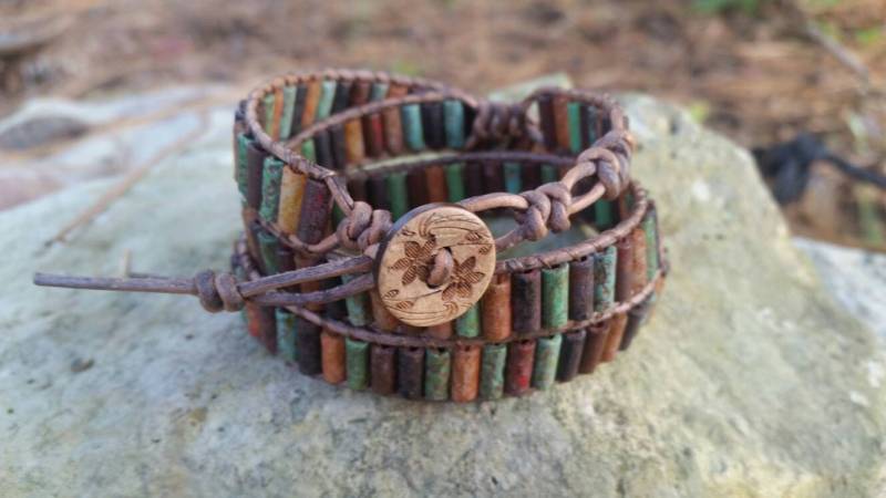 Allday Leder Wickelarmband/Leder Wickelarmband/Beyond Distressed Naturleder/Holzknopf/Off The Beadin Path Neosho/Fun von offbeadinpathneosho