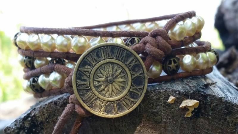 Dreifach Wickeln Lederarmband/Cremige Perlen/Antike Bronze Hohle Stern Perlen/Rustikale Steampunk Knopf/Aus Der Weg Neosho von offbeadinpathneosho