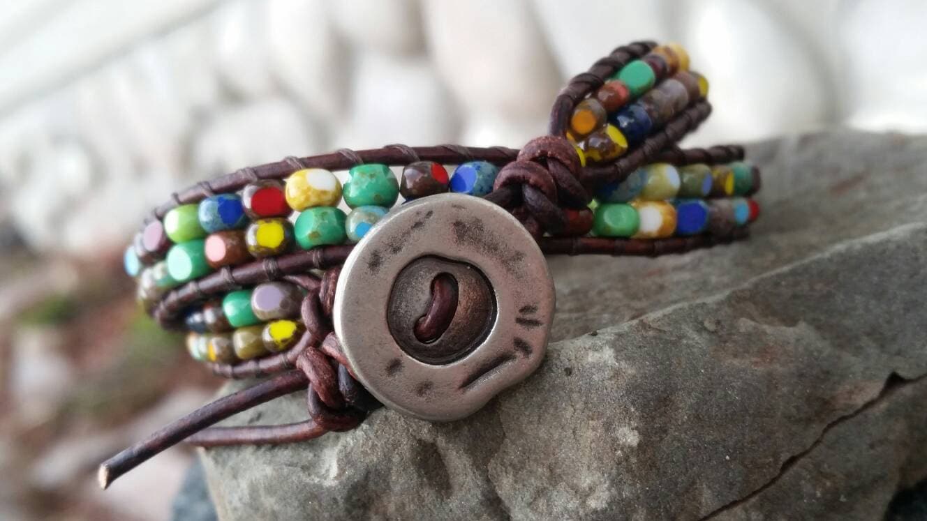 Julies Armband, Bunten Glas-Tri-Cut-Perlen, Doppel-Wrap von offbeadinpathneosho