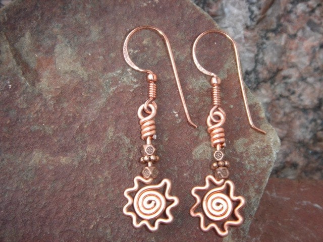 Kupfer Sonnen Ohrringe von offbeadinpathneosho